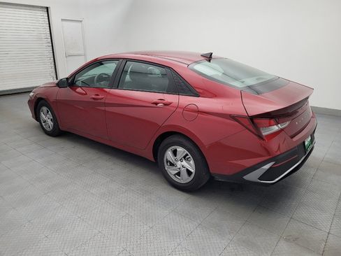Used 2025 Hyundai Elantra SE w/ Cargo Package FWD image 3