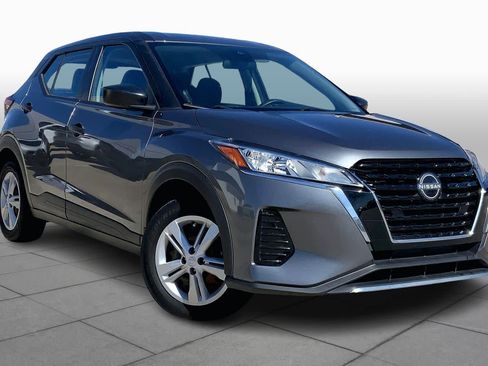 Used 2022 Nissan Kicks S image 3