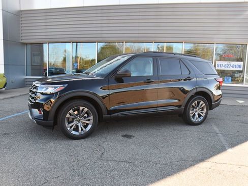 Used 2026 Ford Explorer Active w/ Active Comfort Package image 2