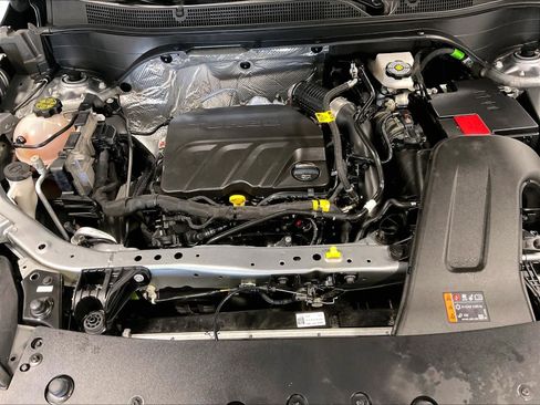 Used 2025 Chevrolet Trax LT w/ LT Convenience Package FWD image 33