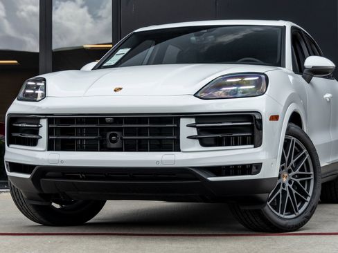Certified 2025 Porsche Cayenne image 7