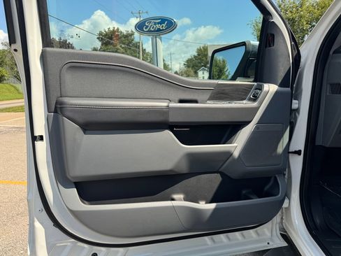 Used 2025 Ford F150 Lariat w/ Equipment Group 502A High AWD/4WD image 19