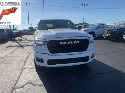 Used 2025 RAM 1500 Big Horn AWD/4WD image 3