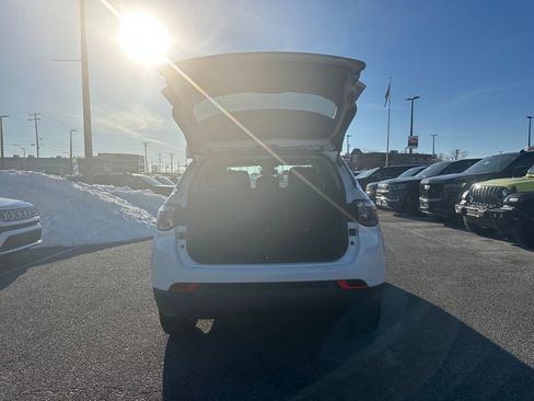 Used 2022 Jeep Compass Latitude image 15