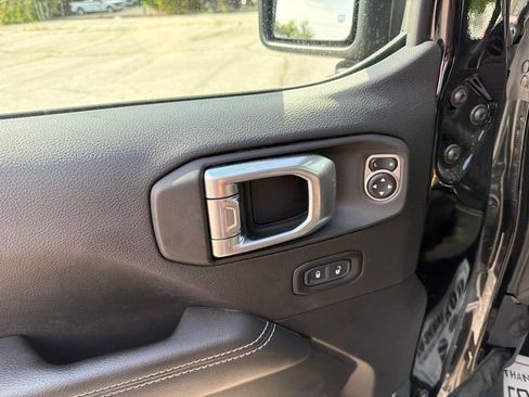 Used 2023 Jeep Wrangler Unlimited Sahara w/ Cold Weather Group AWD/4WD image 9