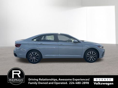 New 2026 Volkswagen Jetta SE FWD image 10
