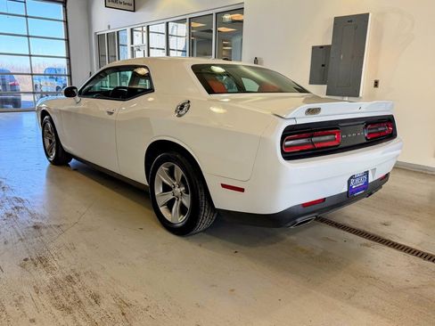 Used 2019 Dodge Challenger SXT image 5