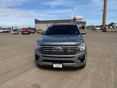 Used 2021 Ford Expedition XLT image 2