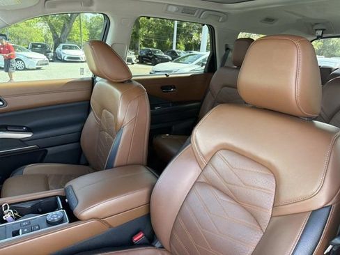 Used 2024 Nissan Pathfinder Platinum AWD/4WD image 11