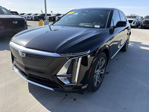 Used 2024 Cadillac Lyriq Luxury RWD image 2