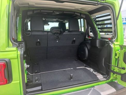 Used 2025 Jeep Wrangler Unlimited Rubicon AWD/4WD image 7
