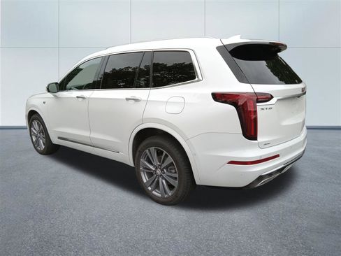 Used 2024 Cadillac XT6 Premium Luxury w/ Technology Package AWD/4WD image 3