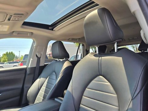 Used 2020 Toyota Highlander XLE AWD/4WD image 24