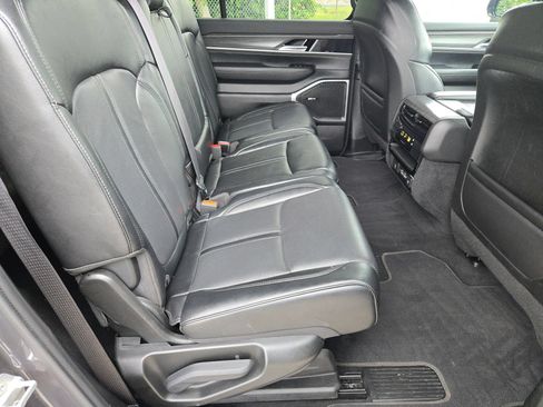 Used 2024 Jeep Wagoneer Series II w/ Flexible Seating Group AWD/4WD image 26