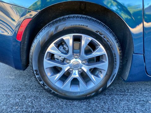 Used 2023 Chrysler Pacifica Pinnacle image 9