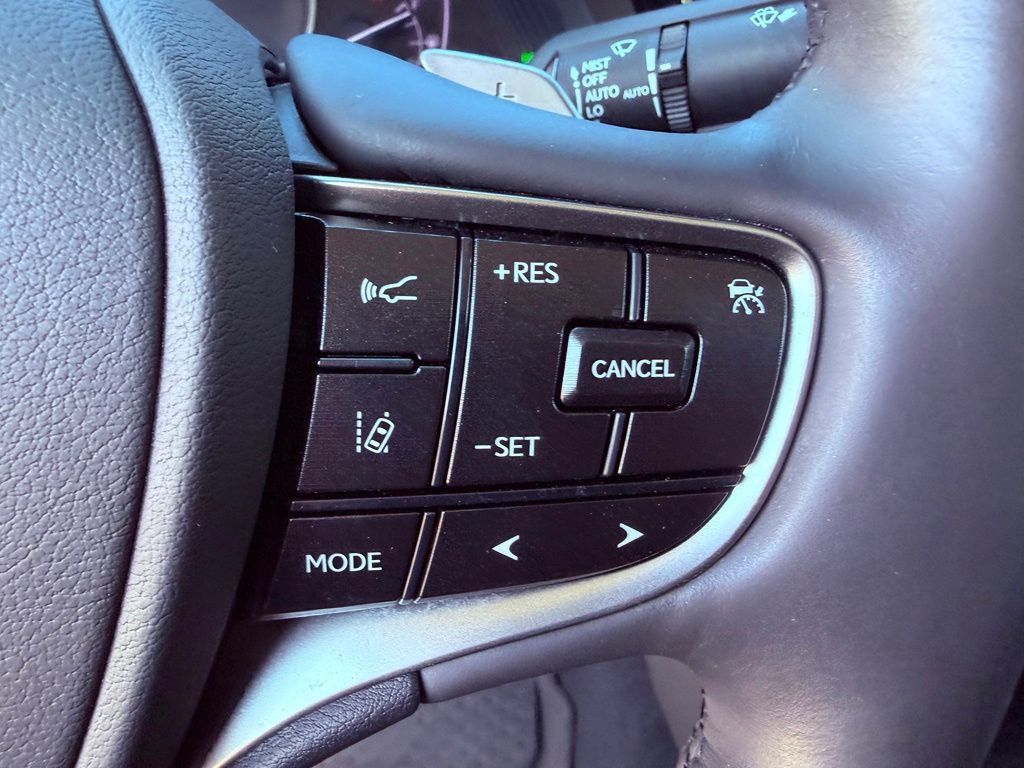 Certified 2022 Lexus ES 300h w/ Premium Package FWD image 22