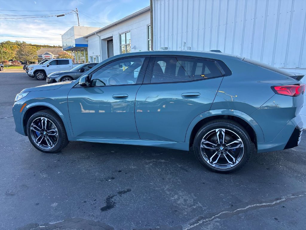 Used 2024 BMW X2 xDrive28i w/ M Sport Package AWD/4WD image 2