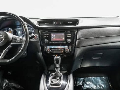 Used 2017 Nissan Rogue SV image 13