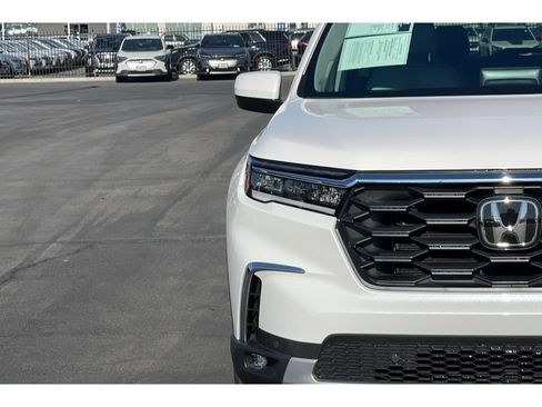 Certified 2025 Honda Pilot EX-L image 45