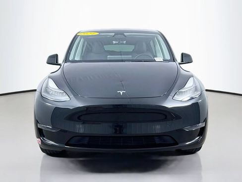 Used 2024 Tesla Model Y Long Range AWD/4WD image 2