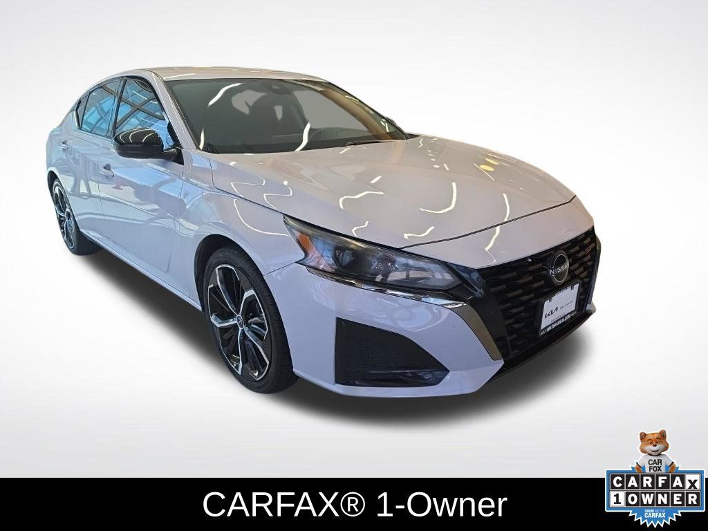 Used 2024 Nissan Altima 2.5 SR FWD image 2