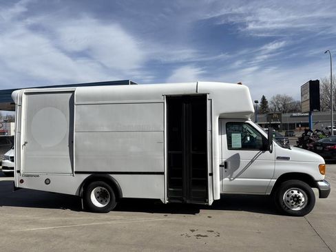 Used 2006 Ford E-450 and Econoline 450 image 5