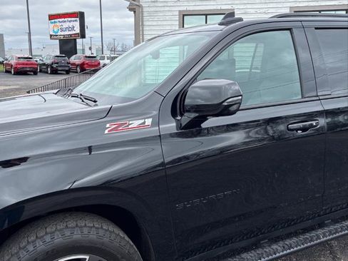 Used 2023 Chevrolet Suburban Z71 w/ Luxury Package image 3