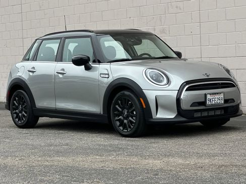 Used 2024 MINI Cooper 4-Door Hardtop image 5