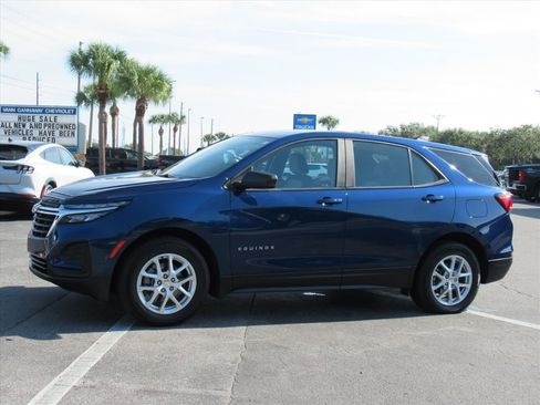 Used 2022 Chevrolet Equinox LS image 2