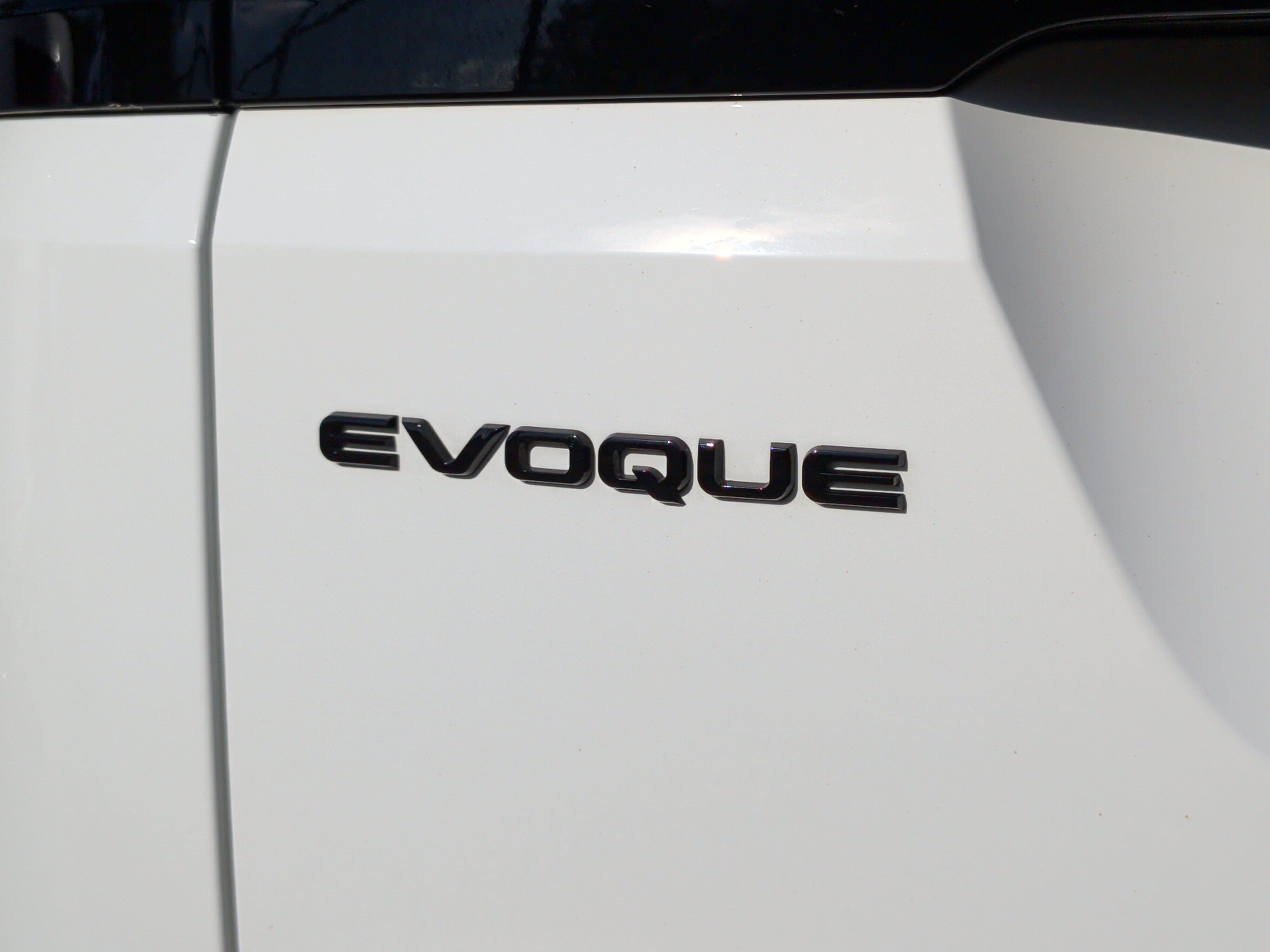 Used 2024 Land Rover Range Rover Evoque Dynamic SE AWD/4WD image 12