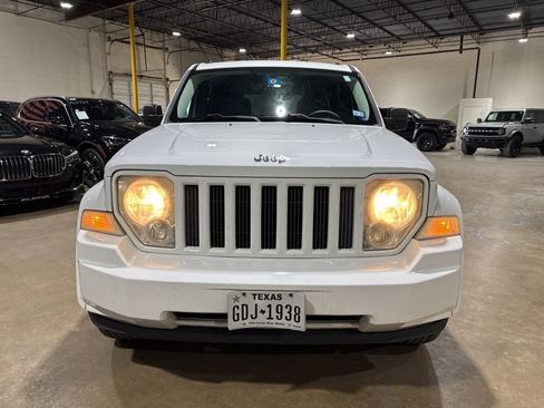 Used 2012 Jeep Liberty Sport image 10