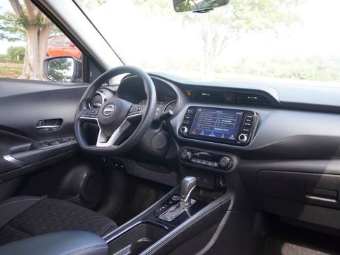 Used 2022 Nissan Kicks SV w/ Interior Electronics Package FWD image 19