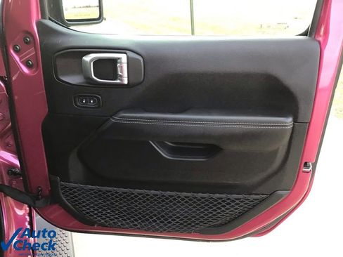 Used 2022 Jeep Wrangler Unlimited Sahara w/ Cold Weather Group image 19