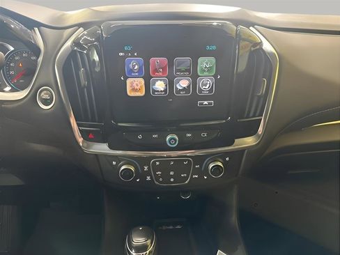 Used 2018 Chevrolet Traverse Premier w/ Driver Confidence II Package FWD image 16