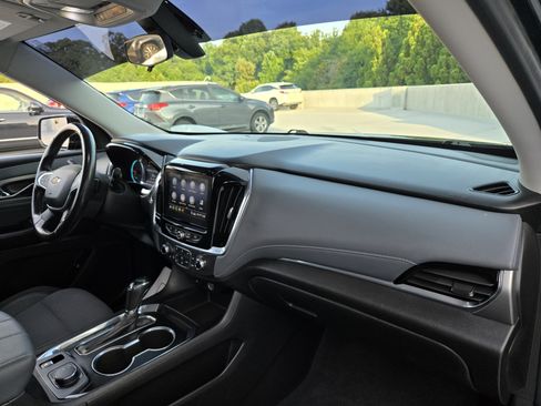 Used 2020 Chevrolet Traverse LT FWD image 30