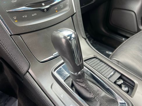 Used 2013 Lincoln MKS AWD image 30
