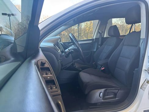 Used 2014 Volkswagen Golf 4-Door image 8