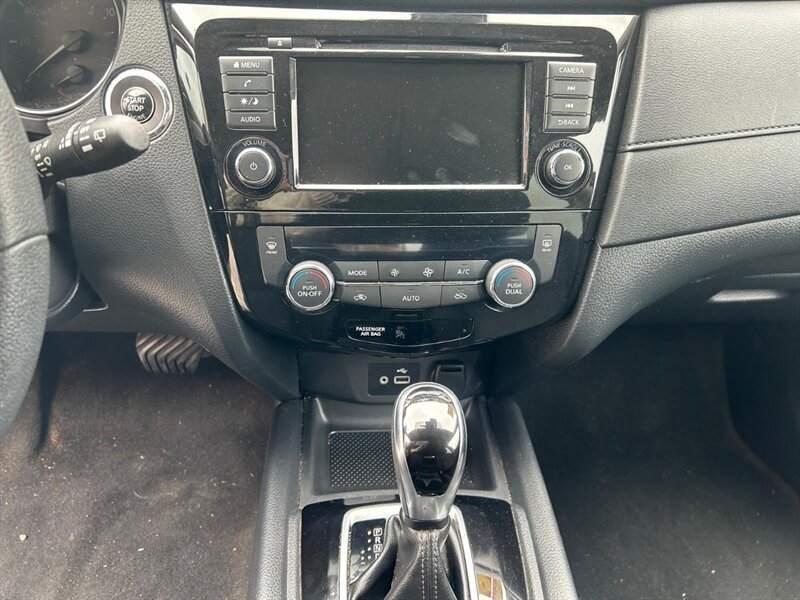 Used 2018 Nissan Pathfinder SL FWD image 21