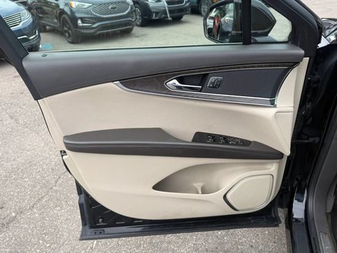 Used 2017 Lincoln MKX Reserve w/ Lincoln MKX Climate Package AWD/4WD image 18