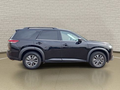 Used 2024 Nissan Pathfinder SV image 4
