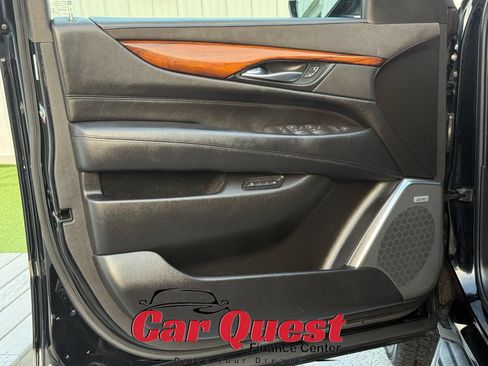 Used 2016 Cadillac Escalade Luxury AWD/4WD image 11
