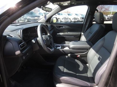 Used 2026 Chevrolet Traverse LT w/ Sun and Wheel Package image 3