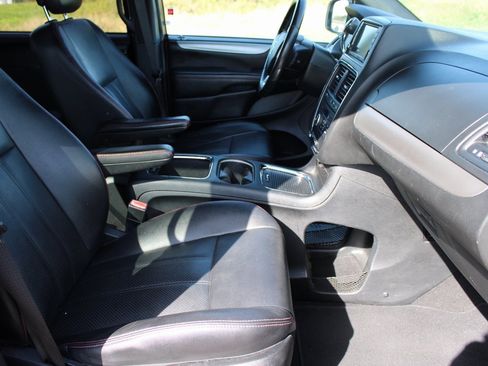 Used 2019 Dodge Grand Caravan GT image 17