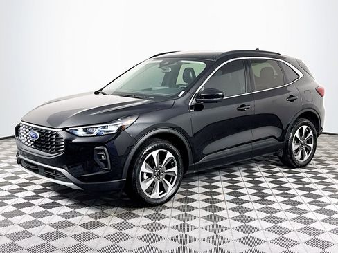 Used 2024 Ford Escape Platinum image 4