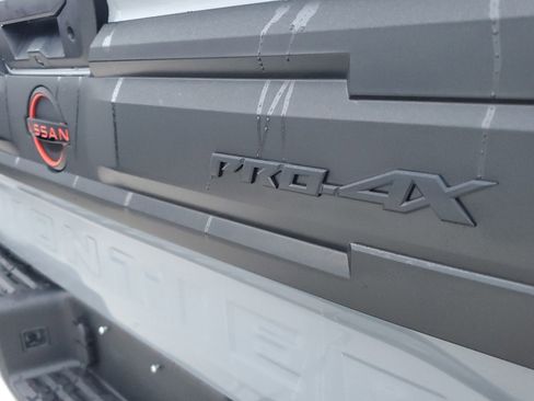 Used 2025 Nissan Frontier PRO-4X image 8