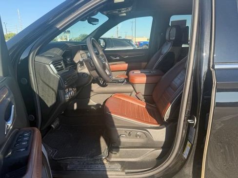 Used 2024 GMC Yukon XL Denali Ultimate AWD/4WD image 17