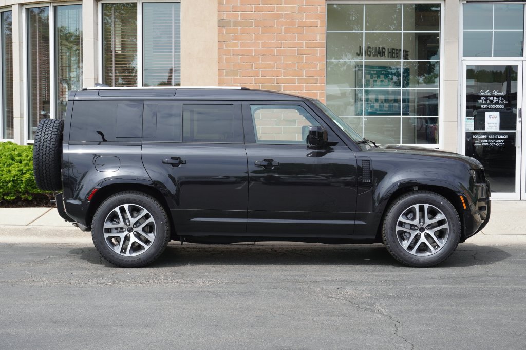 Used 2026 Land Rover Defender 110 X-Dynamic SE AWD/4WD image 7