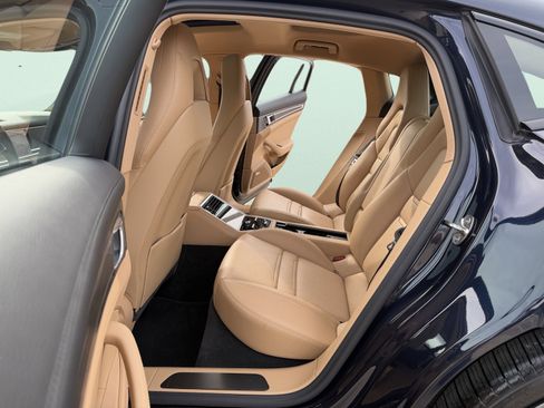 Used 2023 Porsche Panamera 4 Platinum Edition image 37