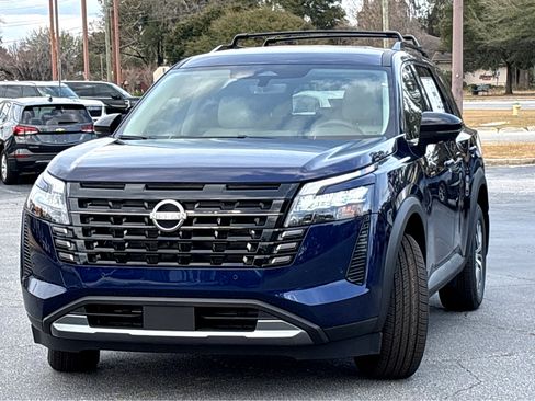 New 2026 Nissan Pathfinder SL image 3