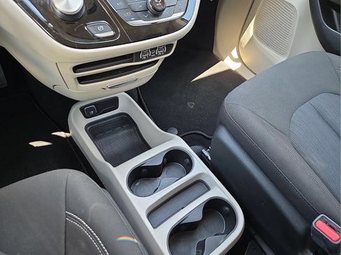 Used 2023 Chrysler Voyager LX FWD image 25